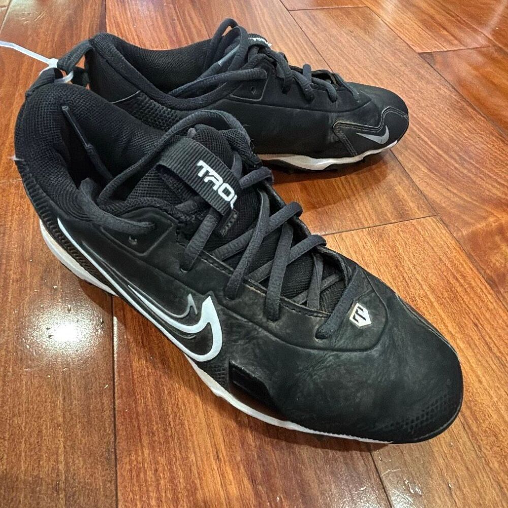 Nike Alpha Menace Football Cleats Black White Youth Size 4Y Molded Traction Shoe